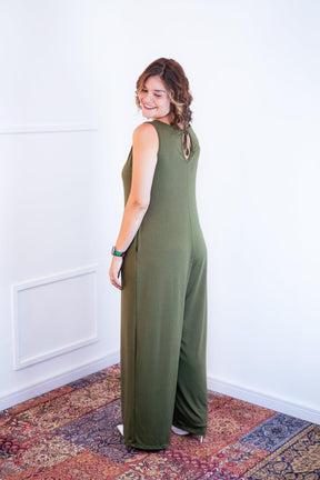 Macacão Aurora - Regata Decote V em Malha Confort