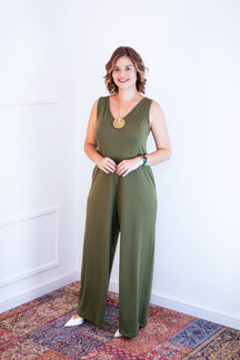 Macacão Aurora - Regata Decote V em Malha Confort