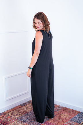 Macacão Aurora - Regata Decote V em Malha Confort