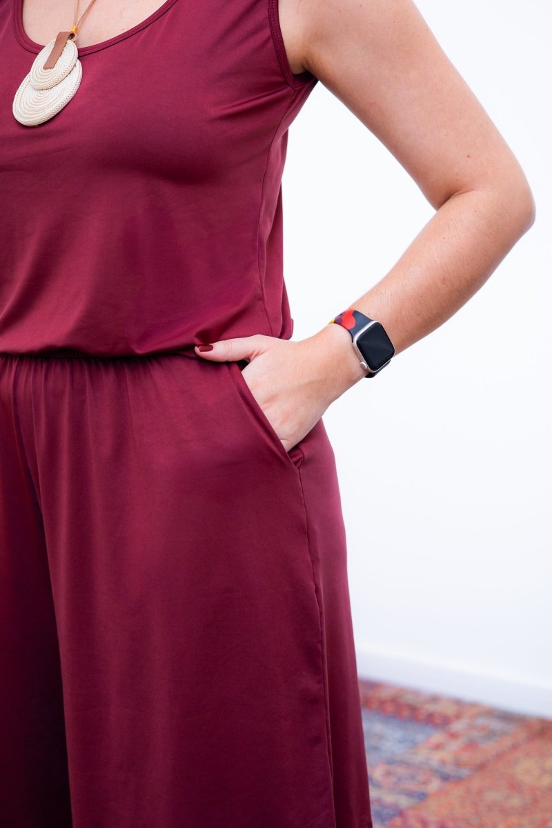 Macaquinho Dani - Regata com Bolsos Midi em Malha Confort