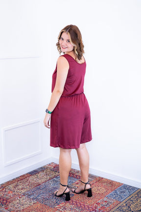 Macaquinho Dani - Regata com Bolsos Midi em Malha Confort