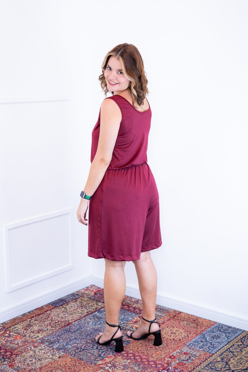 Macaquinho Dani - Regata com Bolsos Midi em Malha Confort