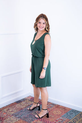 Macaquinho Dani - Regata com Bolsos Midi em Malha Confort