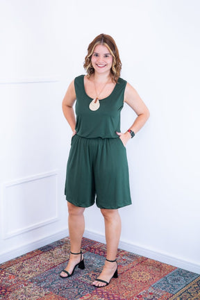 Macaquinho Dani - Regata com Bolsos Midi em Malha Confort