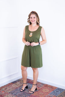 Macaquinho Dani - Regata com Bolsos Midi em Malha Confort