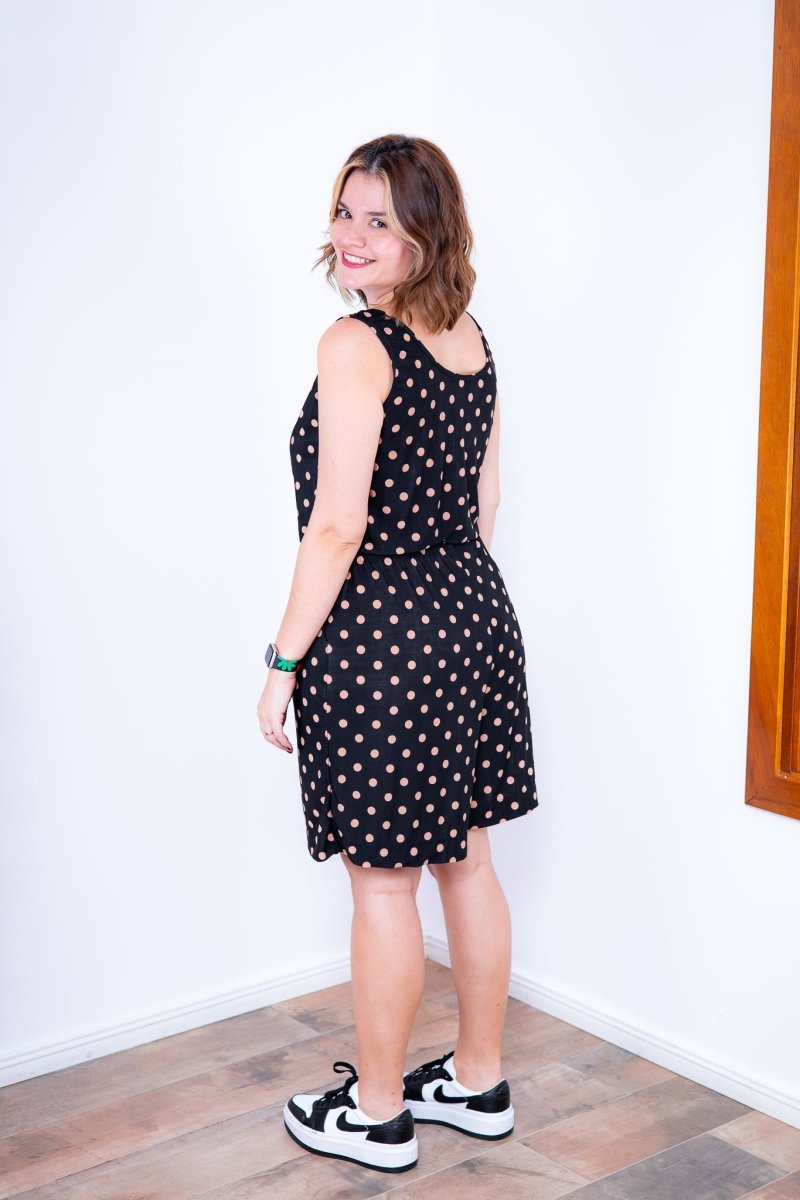 Macaquinho Dani - Regata com Bolsos Midi em Malha Confort