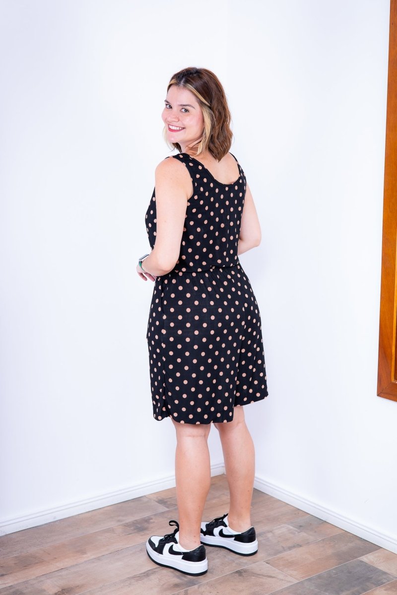 Macaquinho Dani - Regata com Bolsos Midi em Malha Confort