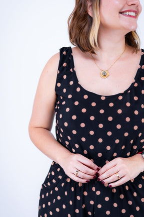 Macaquinho Dani - Regata com Bolsos Midi em Malha Confort