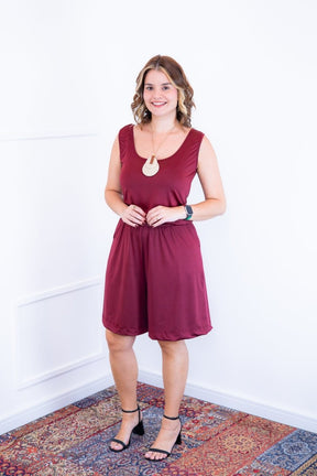 Macaquinho Dani - Regata com Bolsos Midi em Malha Confort