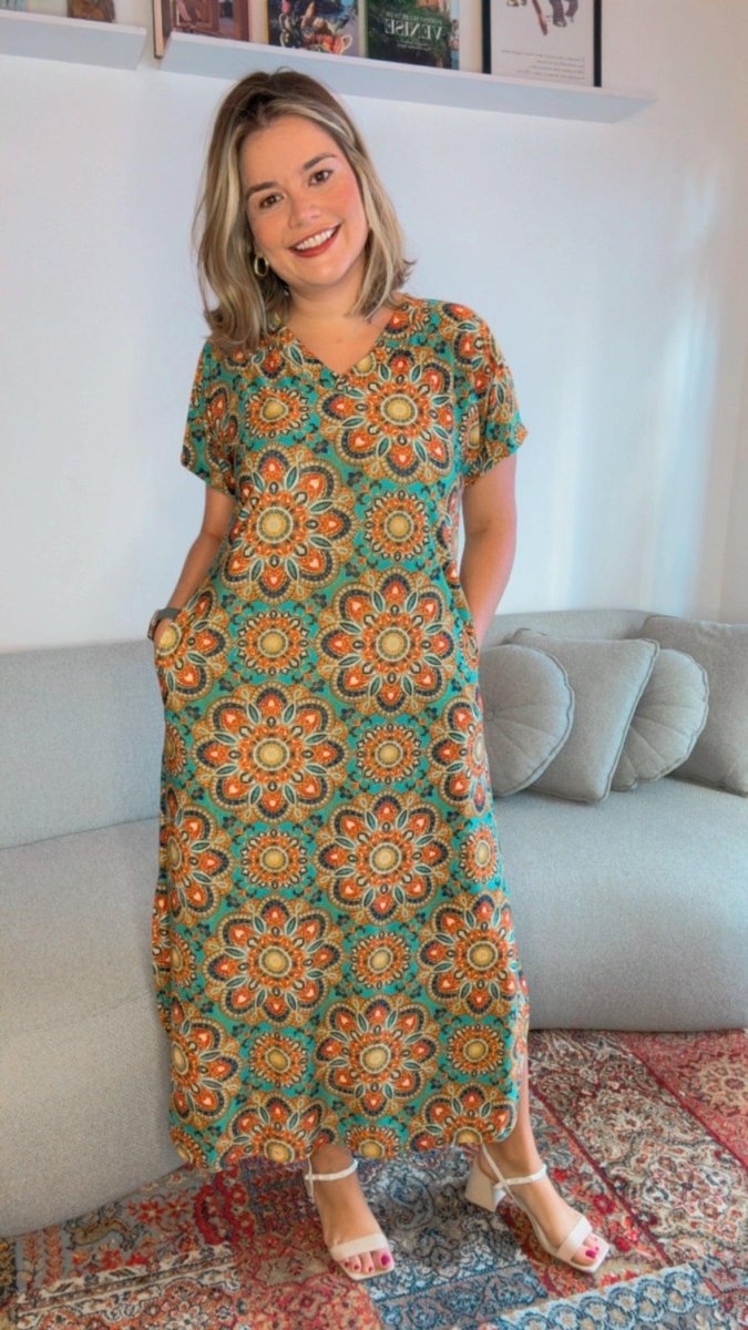 Vestido Antonella – Decote V com Fendas Laterais em Malha Confort