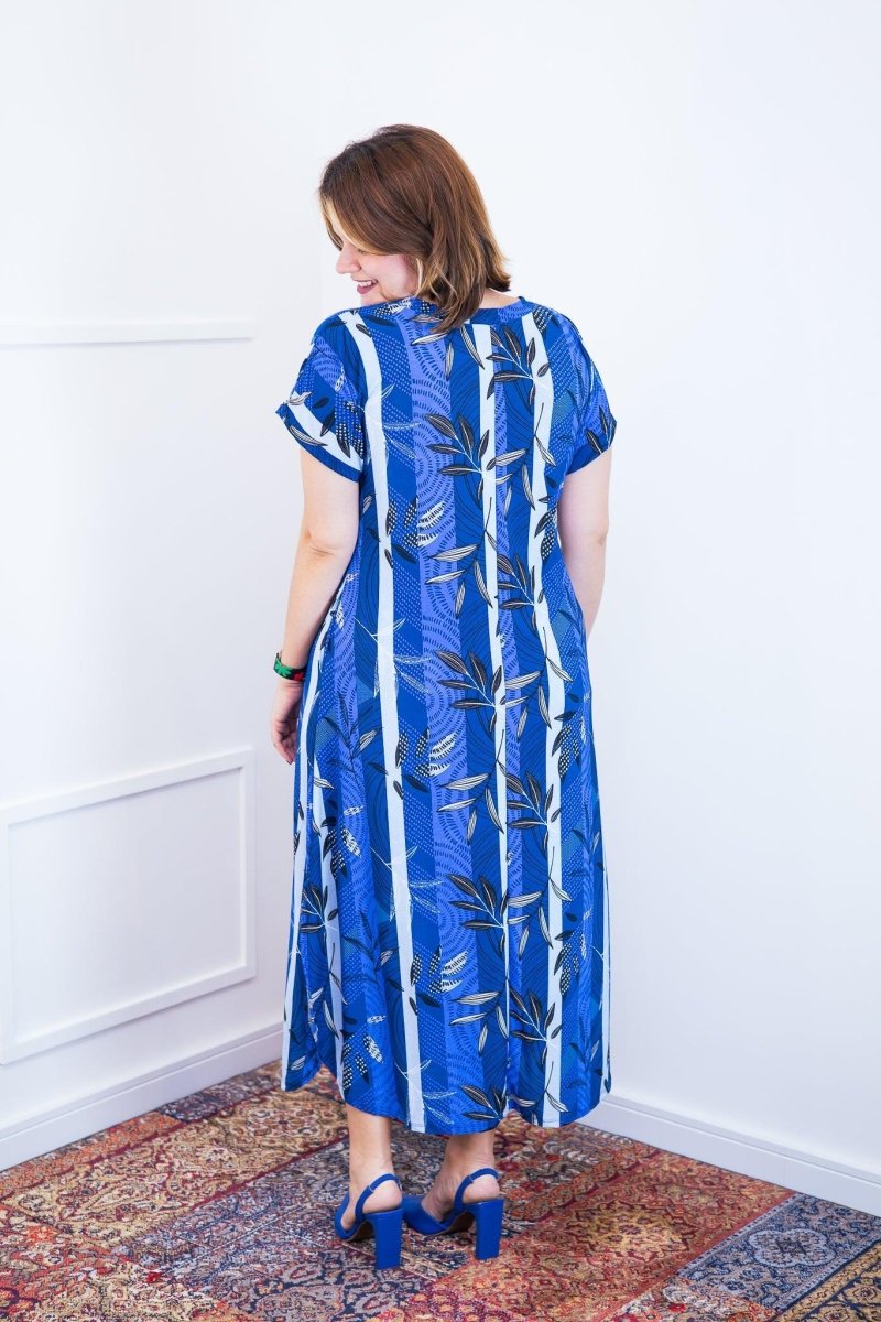 Vestido Antonella – Decote V com Fendas Laterais em Malha Confort