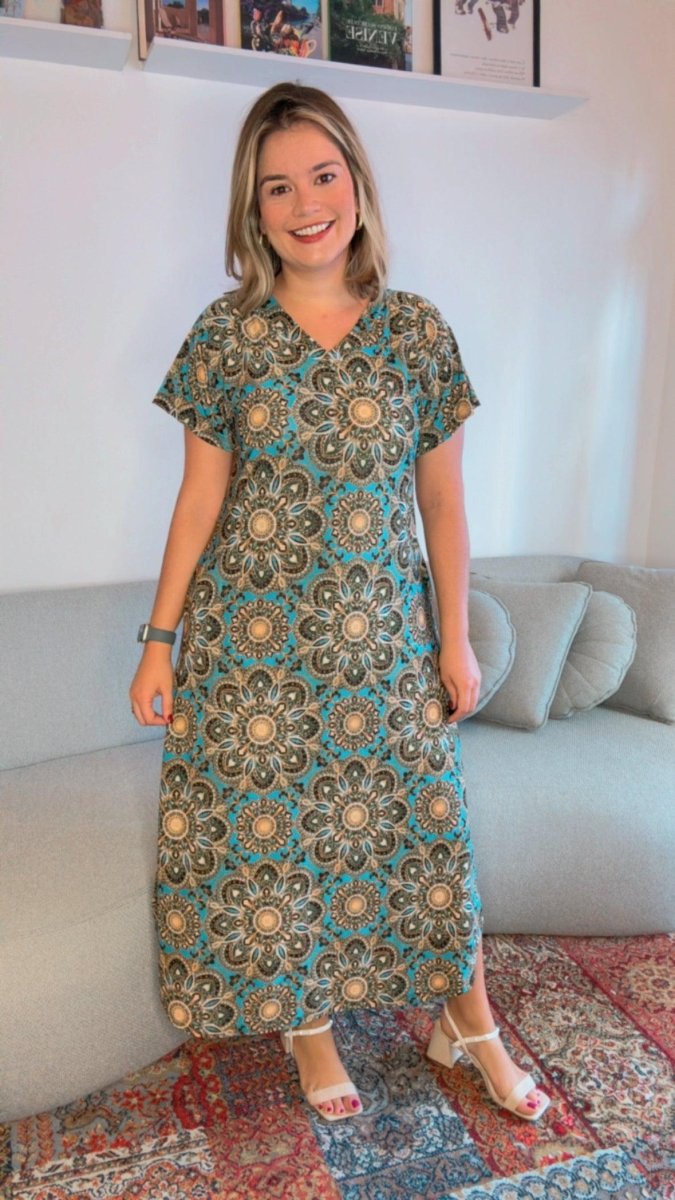 Vestido Antonella – Decote V com Fendas Laterais em Malha Confort