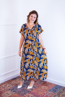 Vestido Antonella – Decote V com Fendas Laterais em Malha Confort