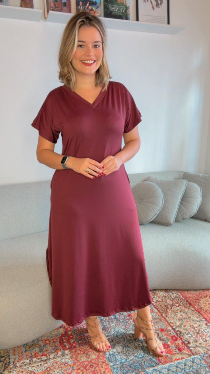 Vestido Antonella – Decote V com Fendas Laterais em Malha Confort