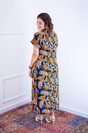 Vestido Antonella – Decote V com Fendas Laterais em Malha Confort