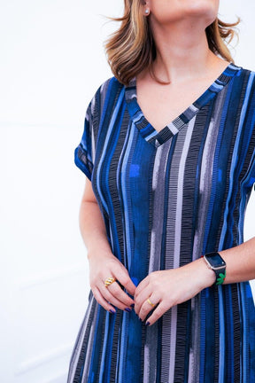 Vestido Antonella – Decote V com Fendas Laterais em Malha Confort