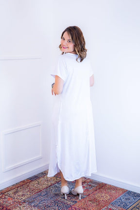 Vestido Antonella – Decote V com Fendas Laterais em Malha Confort