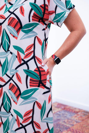 Vestido Antonella – Decote V com Fendas Laterais em Malha Confort