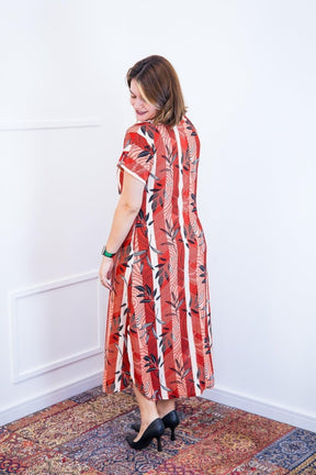 Vestido Antonella – Decote V com Fendas Laterais em Malha Confort