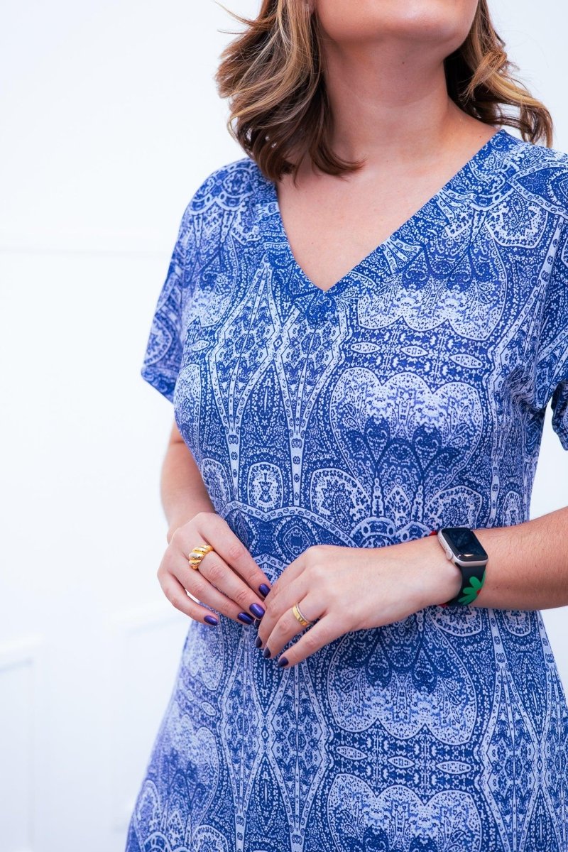 Vestido Antonella – Decote V com Fendas Laterais em Malha Confort