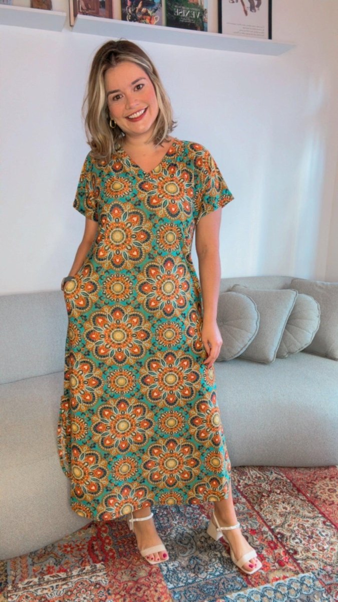 Vestido Antonella – Decote V com Fendas Laterais em Malha Confort