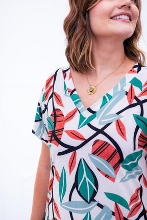 Vestido Antonella – Decote V com Fendas Laterais em Malha Confort