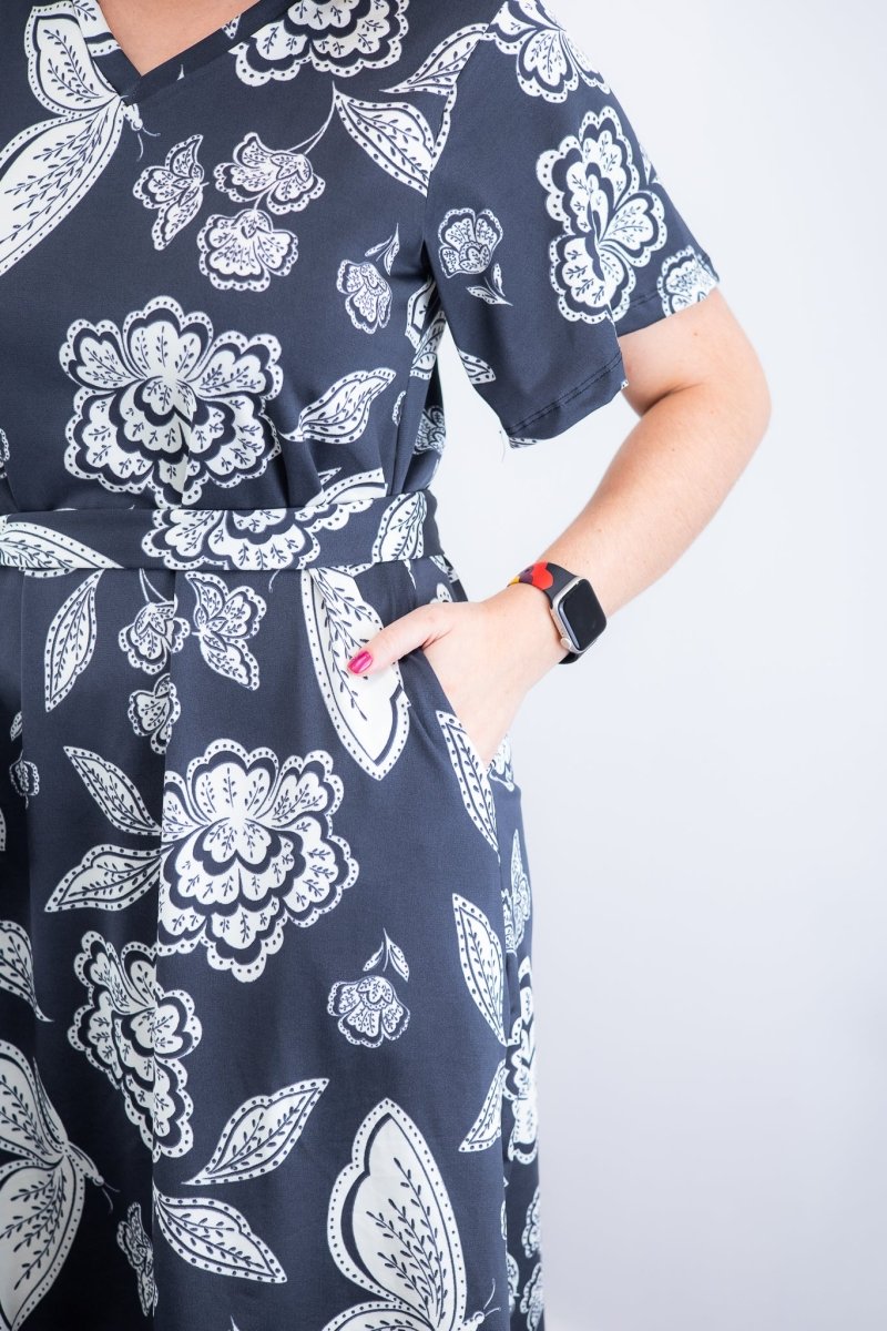 Vestido Letícia – Midi com Gola V em Malha Confort Deluxe