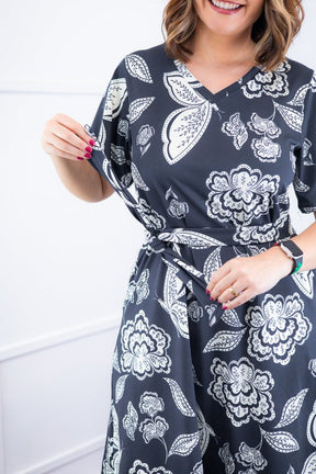 Vestido Letícia – Midi com Gola V em Malha Confort Deluxe