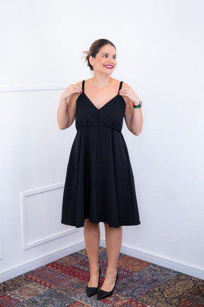 Vestido Malu – Alça Ajustável em Viscose Marrant com Saia Evasê e Bolsos