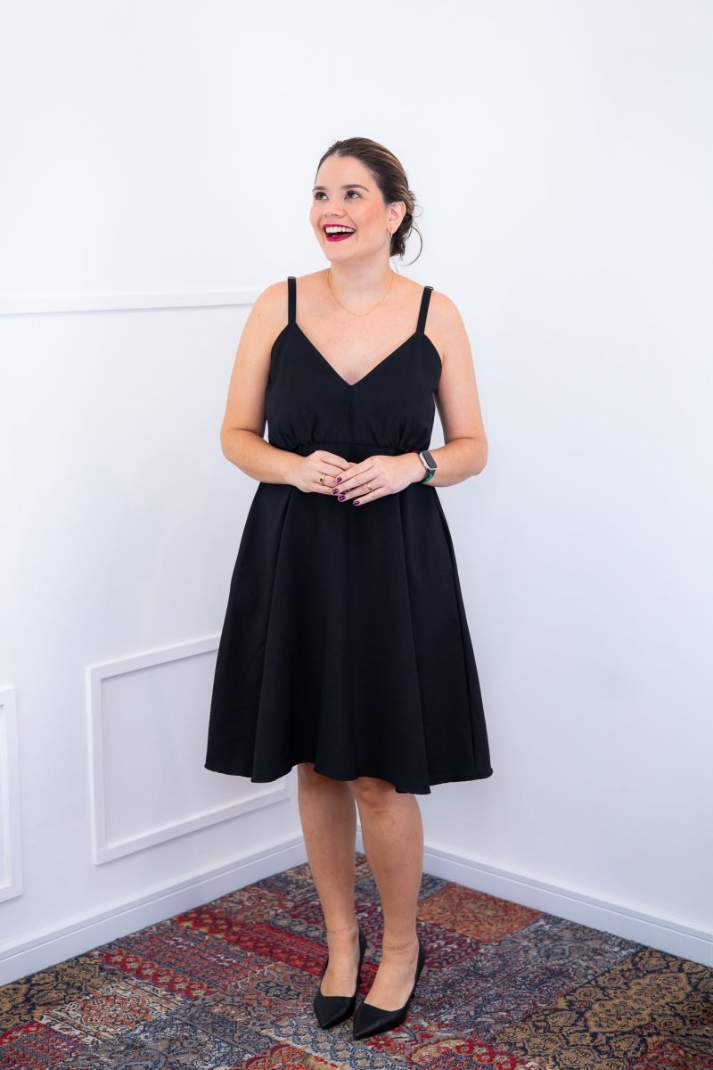 Vestido Malu – Alça Ajustável em Viscose Marrant com Saia Evasê e Bolsos