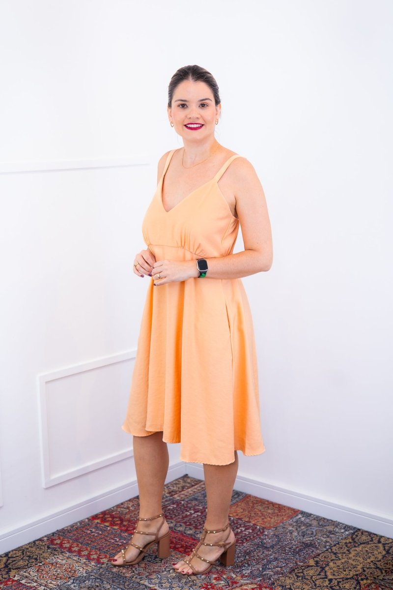 Vestido Malu – Alça Ajustável em Viscose Marrant com Saia Evasê e Bolsos