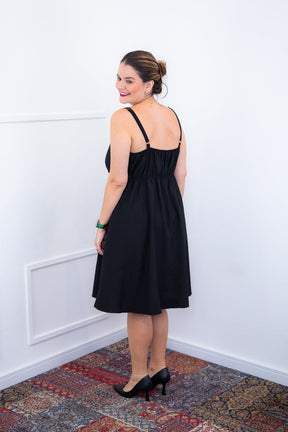 Vestido Malu – Alça Ajustável em Viscose Marrant com Saia Evasê e Bolsos