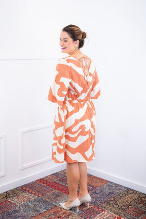 Vestido Sabrina - Decote V Manga Morcego em Viscolinho