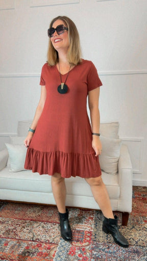 Vestido Verona - Babado Gola V e Manga Curta