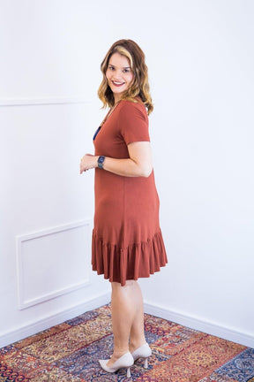 Vestido Verona - Babado Gola V e Manga Curta