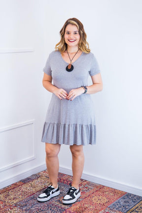 Vestido Verona - Babado Gola V e Manga Curta