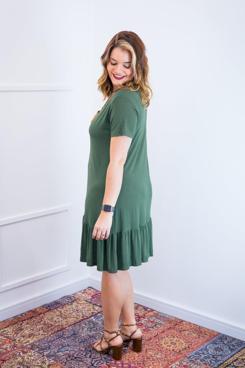 Vestido Verona - Babado Gola V e Manga Curta